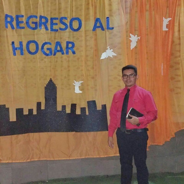 Freddy Silva predicando en actividad Regreso al hogar, año 2019